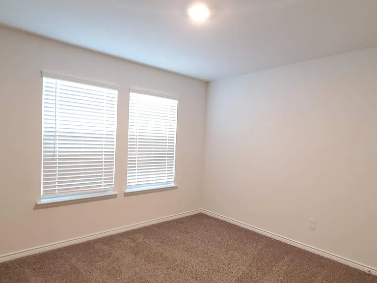 2107 Camellia St — Photo 9