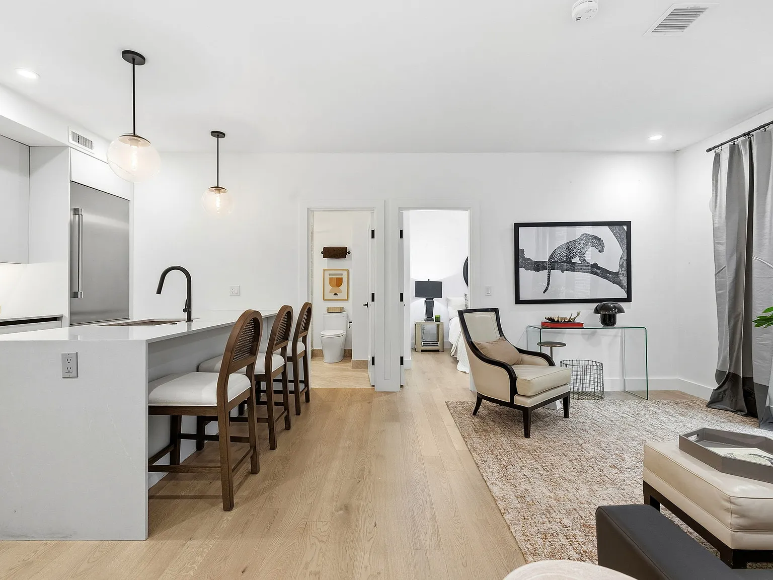 2 bed, 756 sqft, $4,500 — Photo 2
