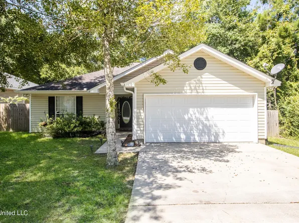 9825 Ala Moana St, Diamondhead, MS 39525