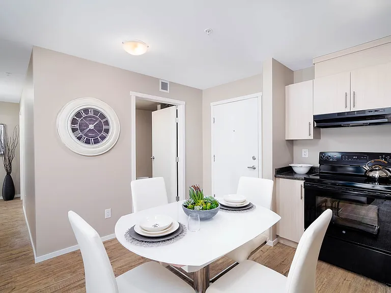 1085 Court Ave — Photo 1