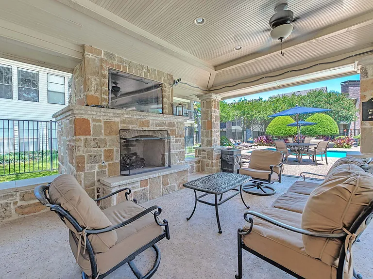 16300 Ledgemont Ln — Photo 22