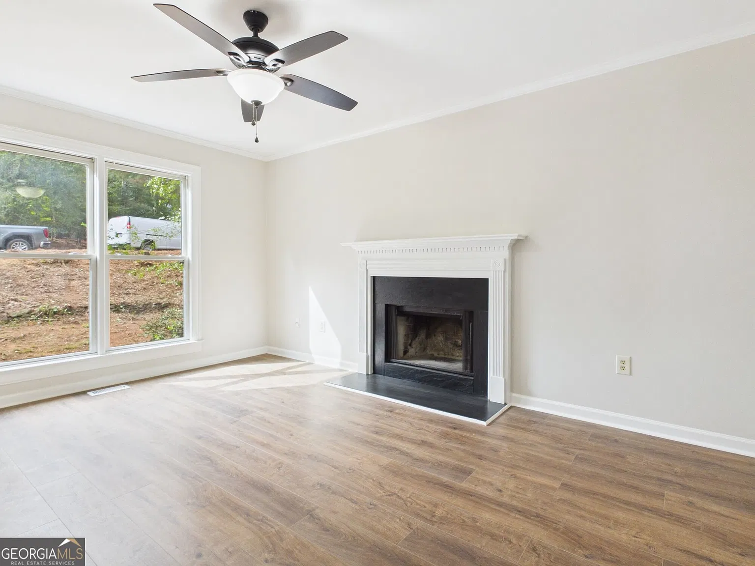 3 bed, 2.5 bath, 1556 sqft, $1,900 — Photo 4