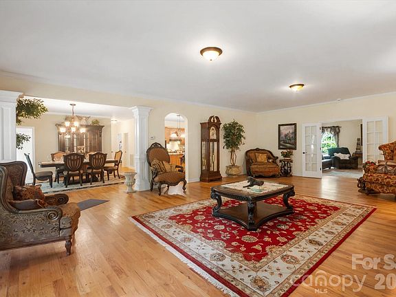 4th image of 115 Barton Rd