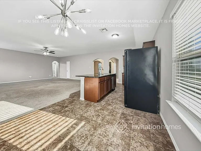 313 Eastland Ct — Photo 10