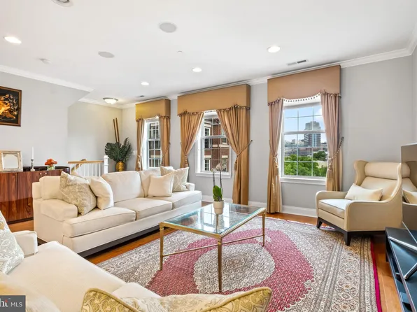 106 Commodore Ct, Philadelphia, PA 19146