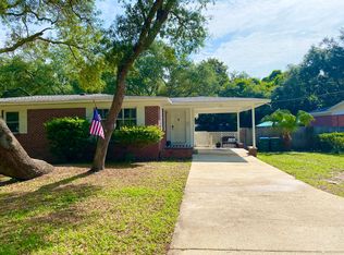 24 Gilmore Dr, Gulf Breeze, FL 32561
