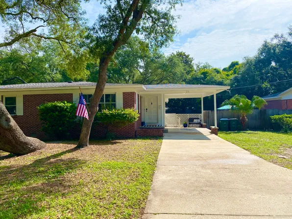 24 Gilmore Dr, Gulf Breeze, FL 32561
