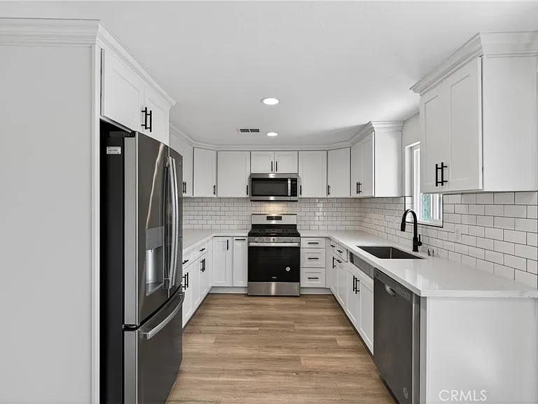 8416 Burnet Ave #7 — Photo 9
