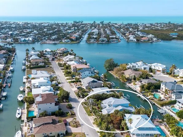 605 N Point Dr, Holmes Beach, FL 34217