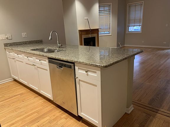 4th image of 4118 N Kenmore Ave #1N