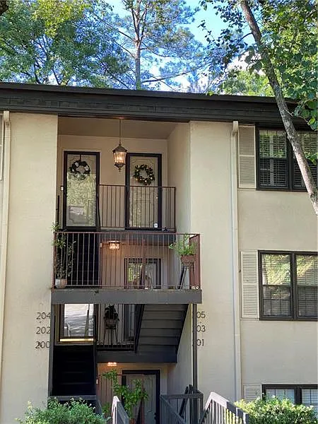 205 Triumph Dr NW photo 1