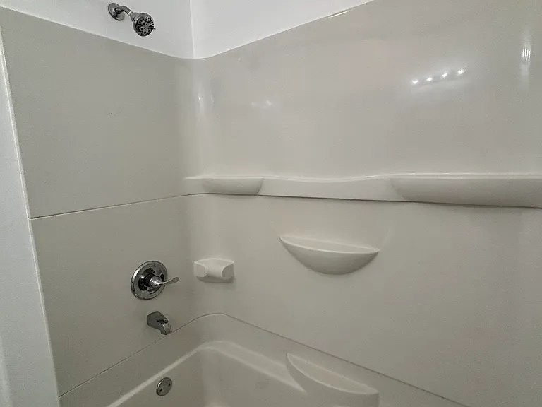 321 E Harden St — Photo 10