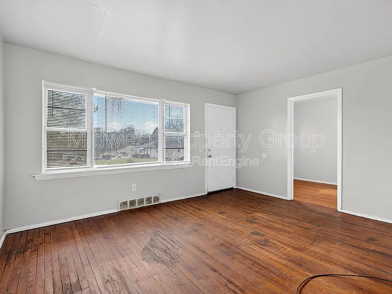 5900 Sheriton Dr — Photo 2