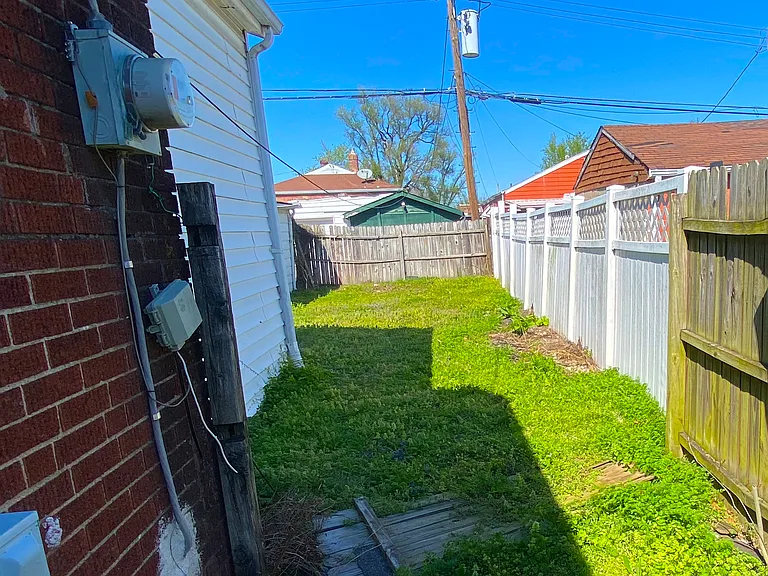 4547 Bessie Ave — Photo 15