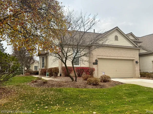 39541 Champion Ct, Northville, MI 48168