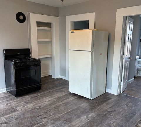 2nd image of 221 Spruce St #3