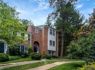 6607 Midhill Pl, Falls Church, VA 22043