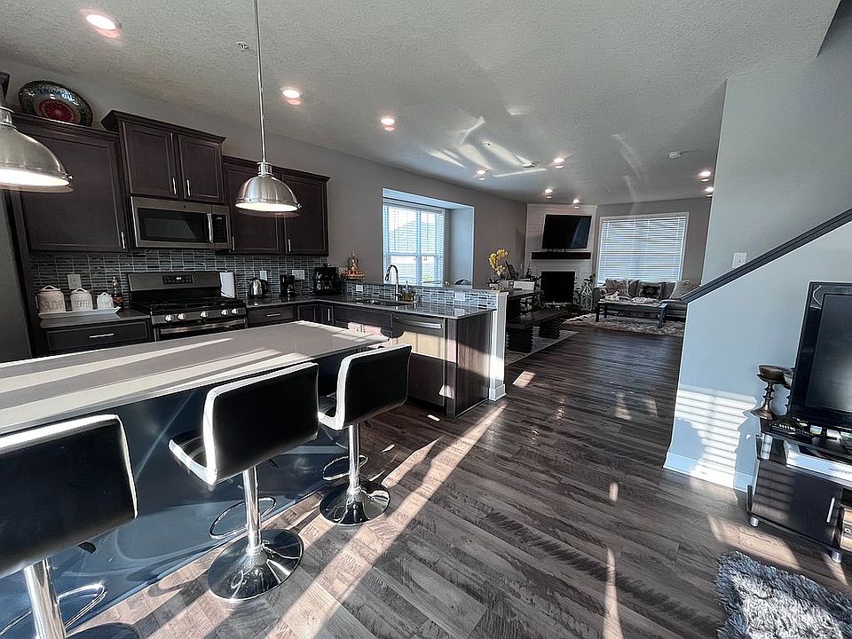 1st image of 6965 W Locke Pointe Dr NE