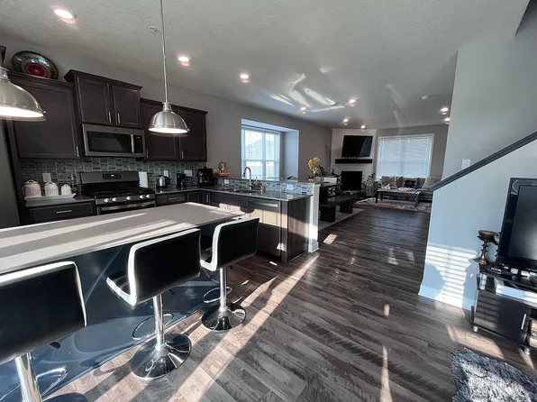 6965 W Locke Pointe Dr NE, Fridley, MN 55432