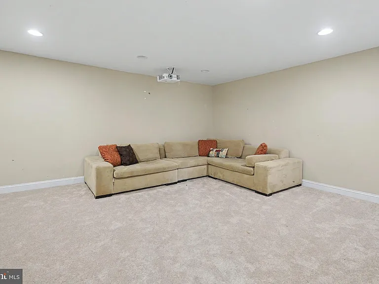 228 Leffler Cir — Photo 55