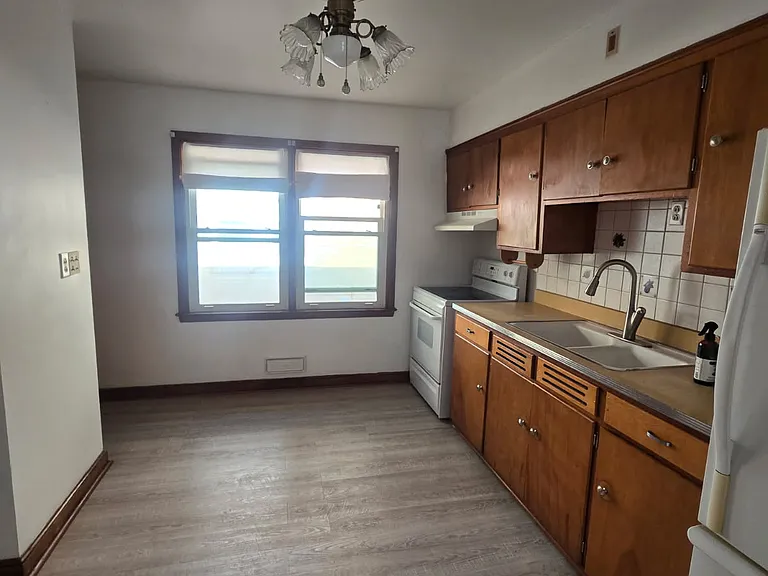 1524 Jackson St — Photo 9