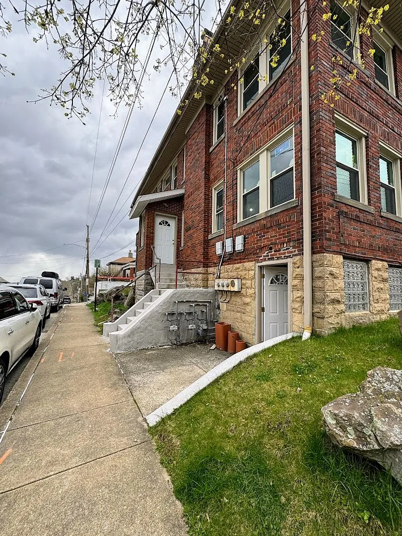 1646 Potomac Avenue — Photo 4