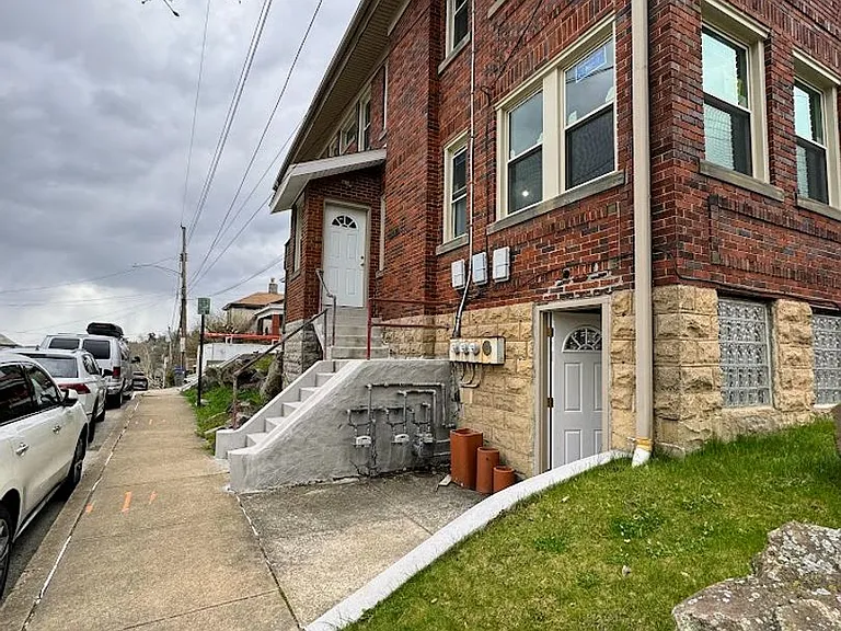1646 Potomac Avenue — Photo 4