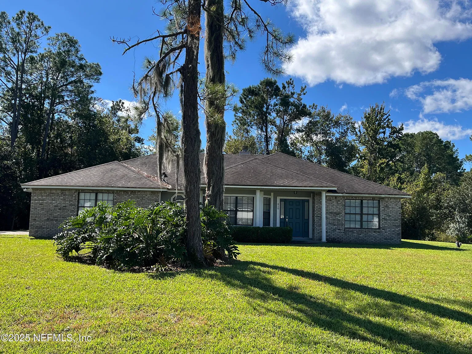 3 bed, 2.0 bath, 1816 sqft, $2,150 — Photo 2