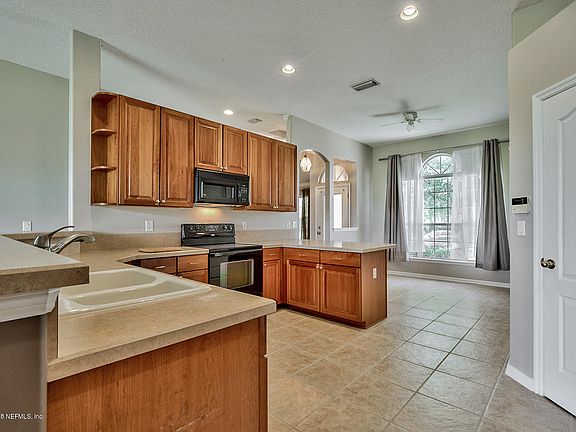 5th image of 13841 Harbor Creek Pl