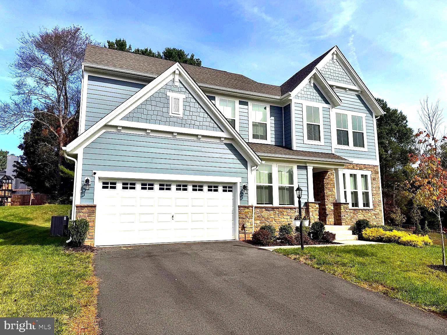 5 bed, 5.5 bath, 3796 sqft, $4,900 — Photo 1