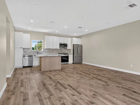 7409 1/2 Densmore Ave, Van Nuys, CA 91406
