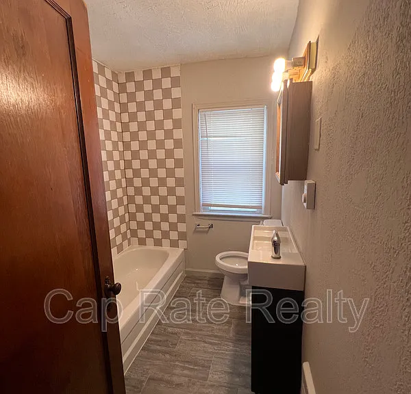 924 E 18th Ave — Photo 16
