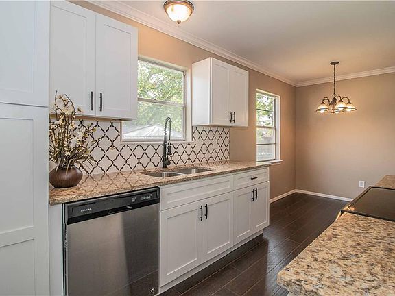 3rd image of 3006 Bamboo St