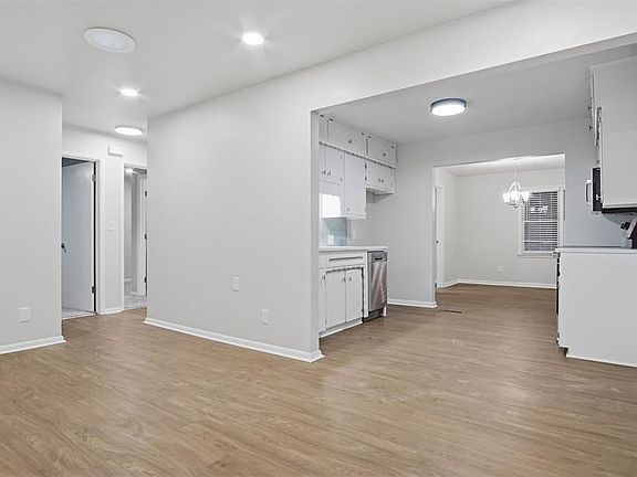 3rd image of 4312 SE 39th St