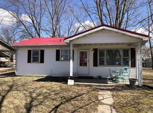 28 S Austin Ave, Herrick, IL 62431