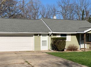 303 Cherry Ln, Washington, IL 61571