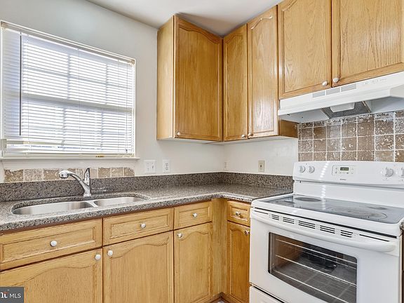 5th image of 202 Barrows Ct