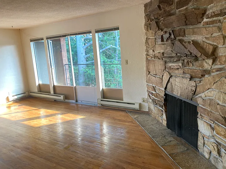 6515 4th Ave NE #3 — Photo 2