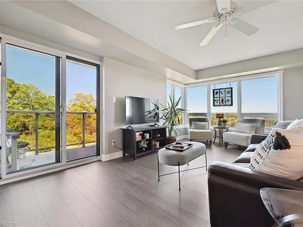 237 King St W #703, Cambridge, ON N3H 5L2