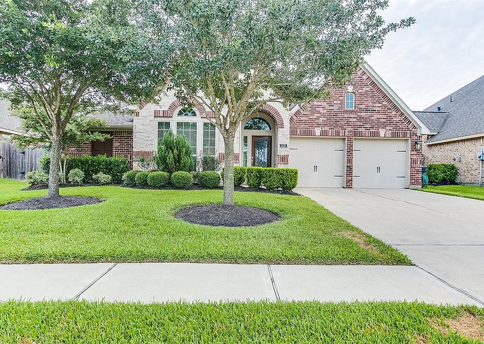 1st image of 2821 Field Hollow Dr