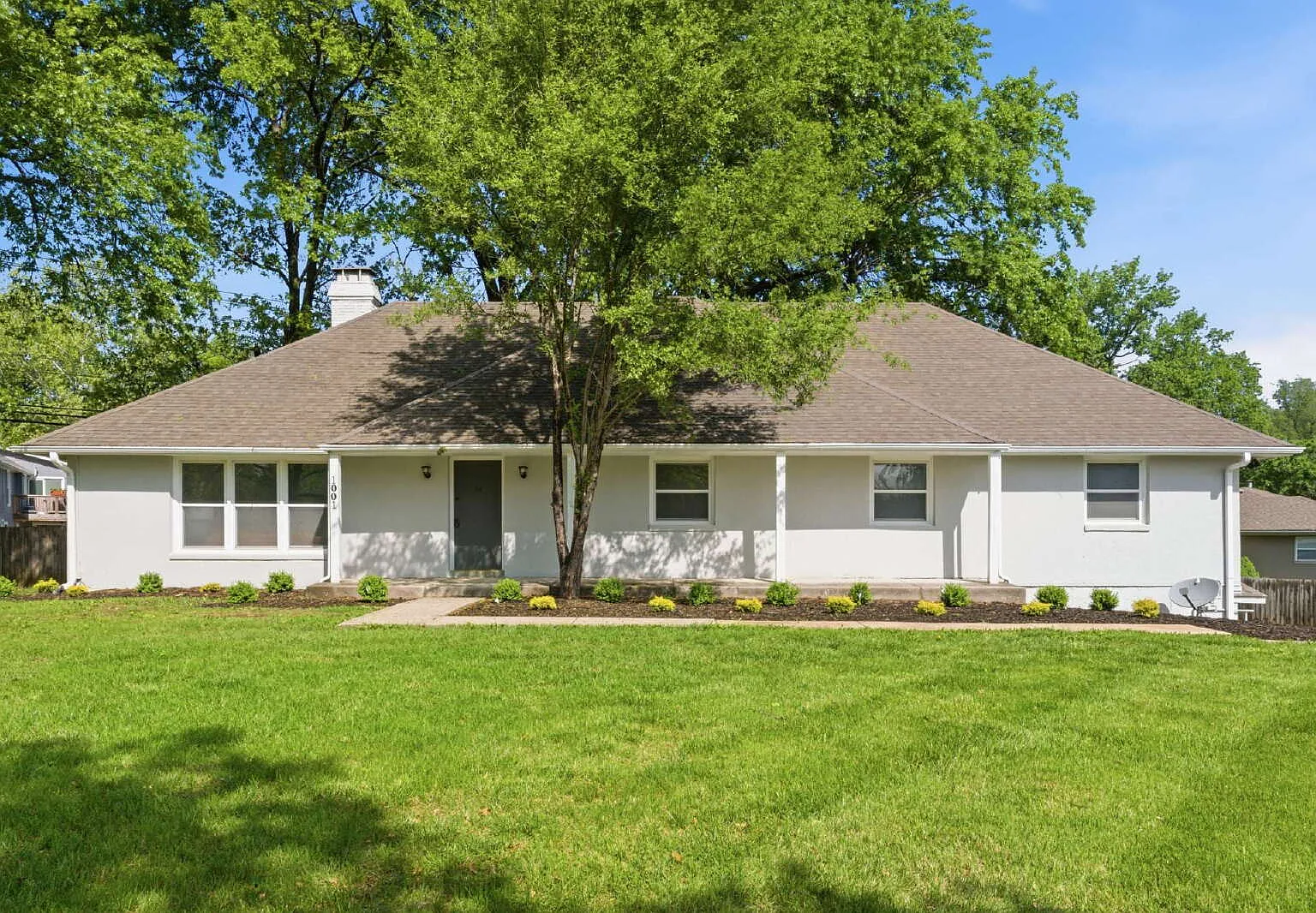 4 bed, 2.5 bath, 2100 sqft, $2,500 — Photo 1