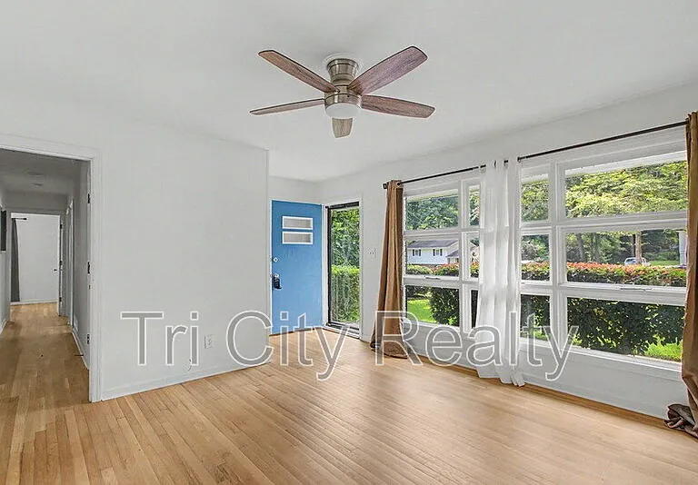 212 Hilltop Dr — Photo 13