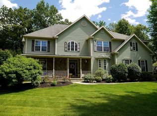 8 Harvest Ln, Wilton, NY 12831