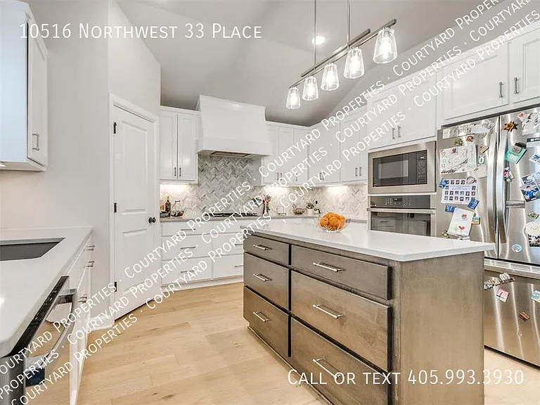 10516 NW 33rd Pl — Photo 34