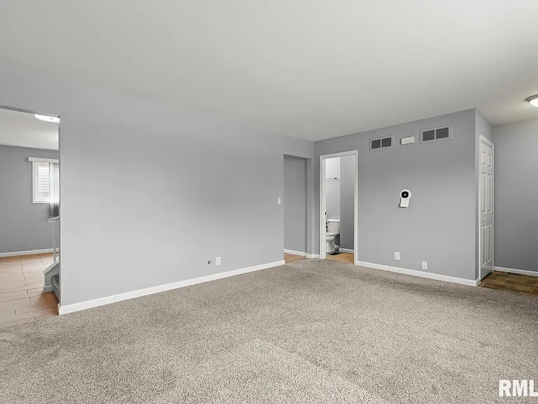 2020 W Glen Ave — Photo 5