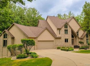 10140 Pine Meadows Ct, Goodrich, MI 48438