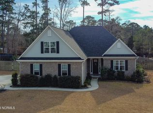 624 Crown Pointe Dr, Hampstead, NC 28443