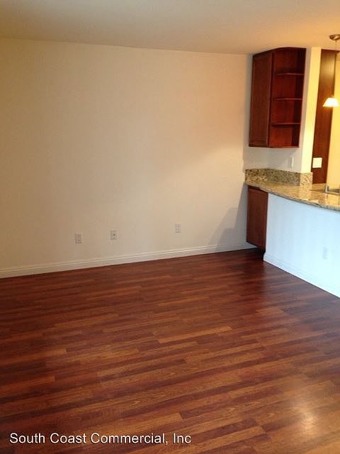 2nd image of 4157 Menlo Ave Unit 03
