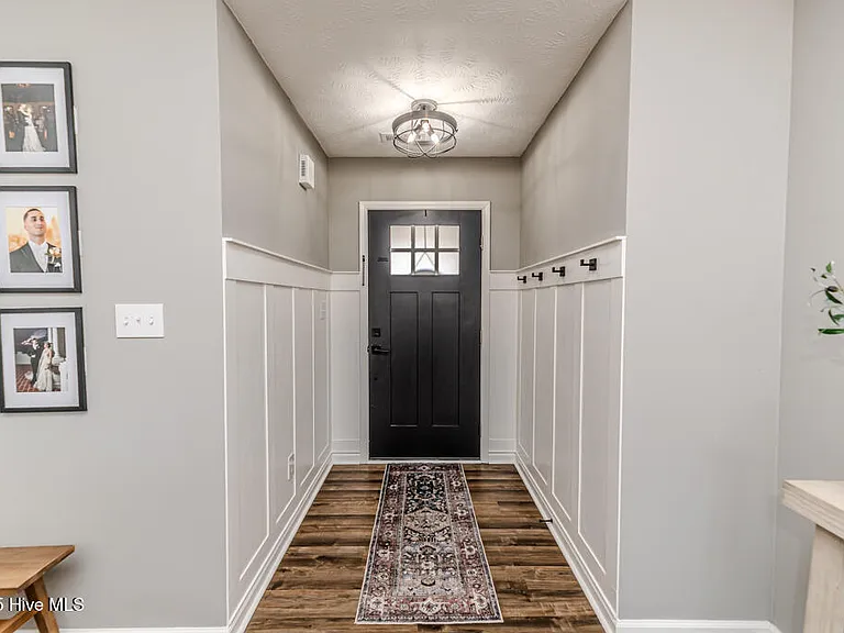 224 Roanoke Dr — Photo 5