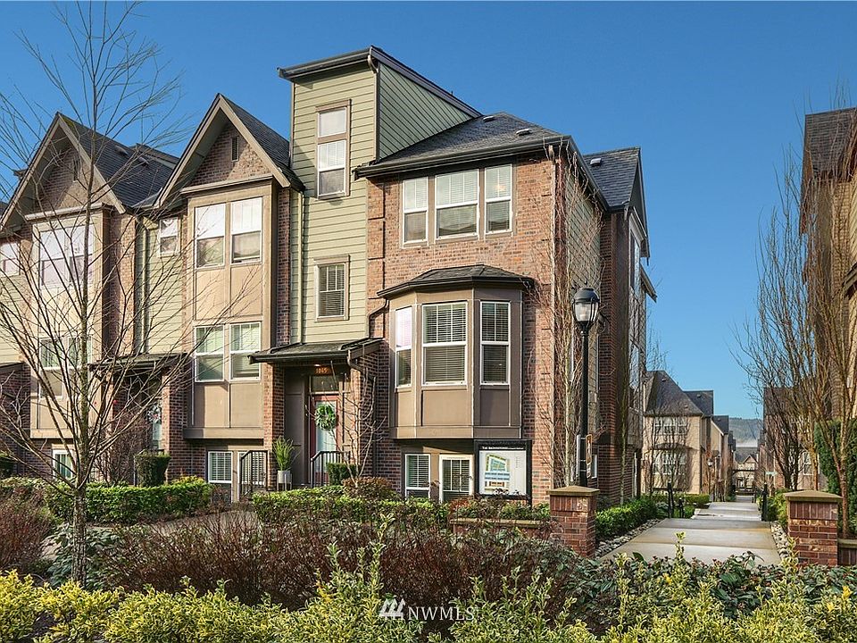 1st image of 1045 10th Avenue NE